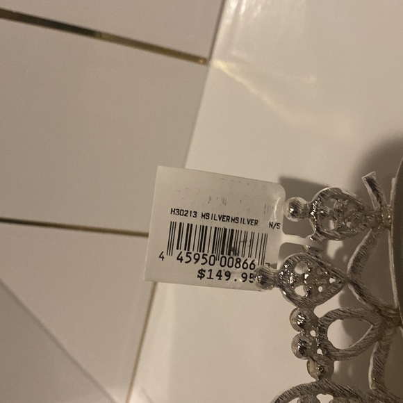 Beautiful Tiara - Picture 3 of 3